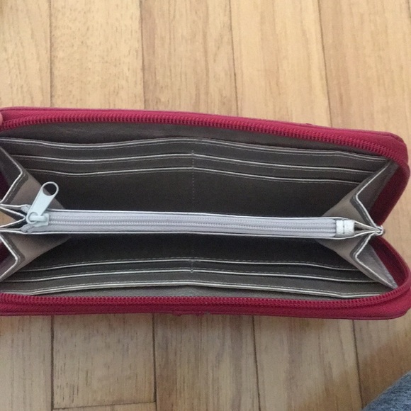 Red Nine West wallet - Picture 2 of 2